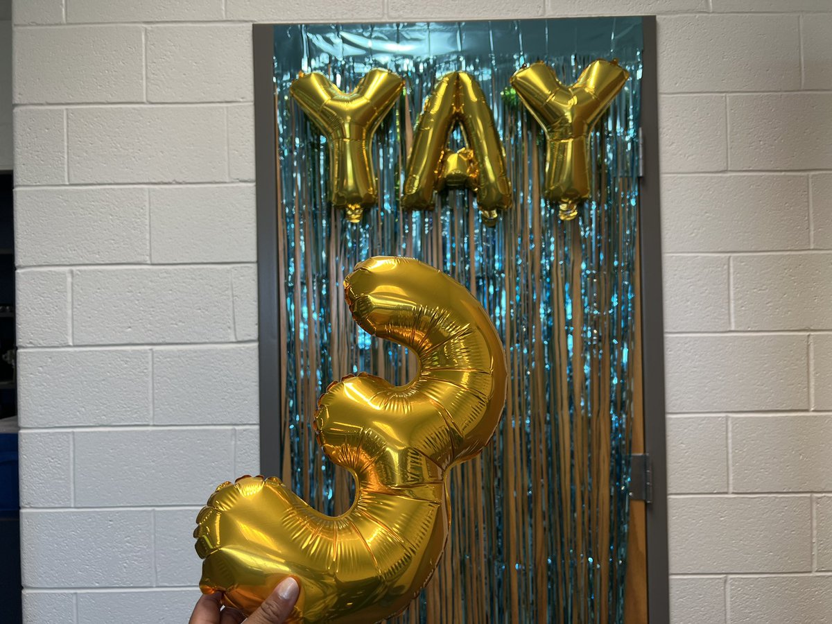 MsDealsClass's tweet image. Open House was such a blast! I cannot wait for the school year to begin on Monday! 💚💙