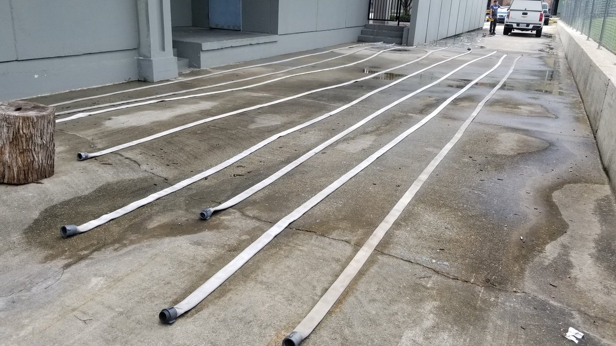 USSKIDD_DD661's tweet photo. #MiniFieldDay - 8/19/2022 - @LSUCampusLife's Community Bound program brought 15 freshmen to volunteer. Took fire hoses from KIDD ashore for a good scrubbing; scrubbed down P-40 Courtyard. Many thanks for all the hard work!
#VolunteerLSU #LSUCommunityBound #volunteer #museum https://t.co/E5SIxQQpd8