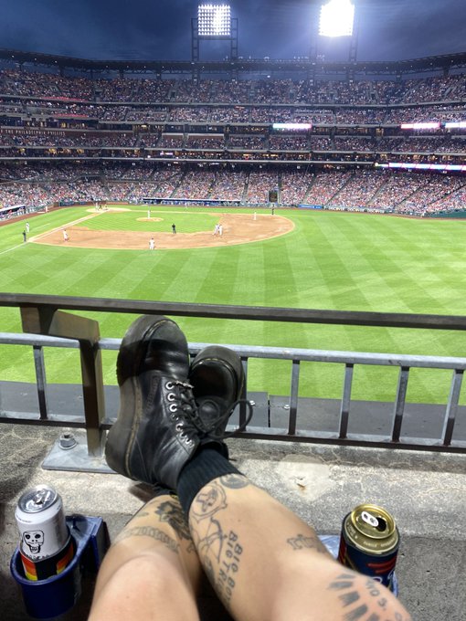 it&rsquo;s mets season https://t.co/w2RB68sic4