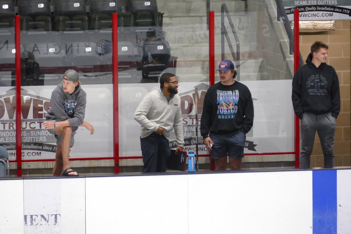 masoncitytoros's tweet photo. Looks like we've got an alumni reunion going...Brendan Sloth and Owen Carlson are in the house tonight! #TorosTryout https://t.co/Zp282ToRBY