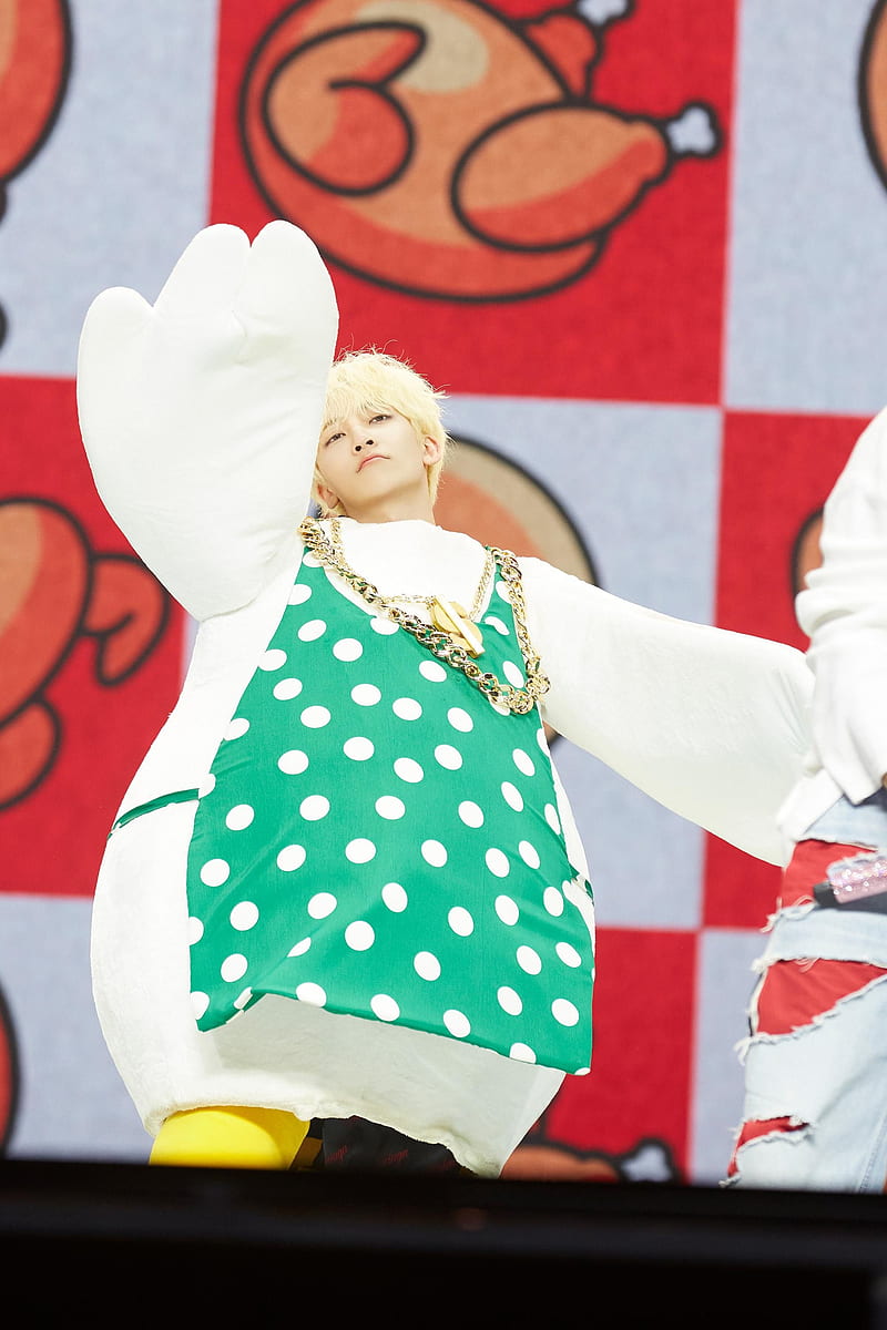 sugar__molasses's tweet photo. sveta the chicken for jeonghan the chicken🔥🐔💵
#BETHESUNinLA #bethesuntour #seventeen #carat #hiphopchicken #jeonghanchicken #checkinchicken #SEVENTEENinLA https://t.co/sirL6kpQol