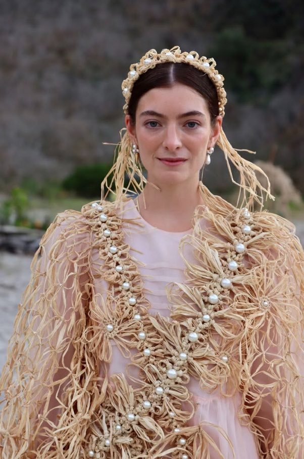 LordeArgentina's tweet photo. Behind the scenes 😍

#OceanFeeling #Lorde #SolarPower https://t.co/P19td9oVXr