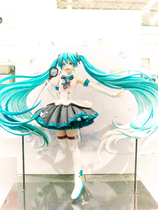 おはようございます。久しぶりに写真を撮りに出掛けたかったけど、雨が降ってきそうだからやめておこうかな。載せる写真のネタがあまり無いので、マジカルミライで撮った2017ちゃんですところで、この子ってニックネーム?は無いのかな?#初音ミク #マジカルミライ 