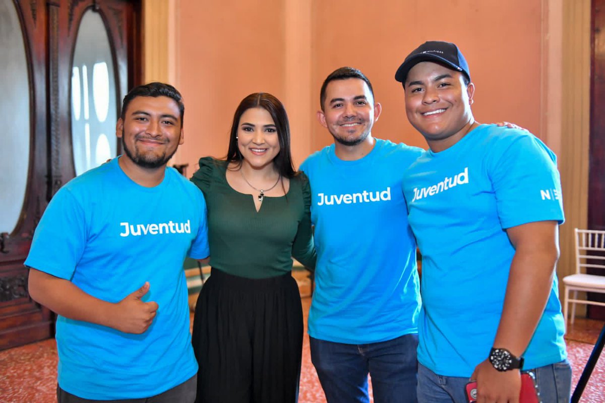 AlexiaRivasG1's tweet photo. Nuevas Ideas es JUVENTUD🫶🏻
#YoMe1 a que demostremos que los jóvenes si podemos incidir en la toma de decisiones y seguir apoyando el proceso de transformación de nuestro país.
Gracias @ivaniahandal por invitarme a este encuentro departamental de San Salvador https://t.co/T3isTxEAYk