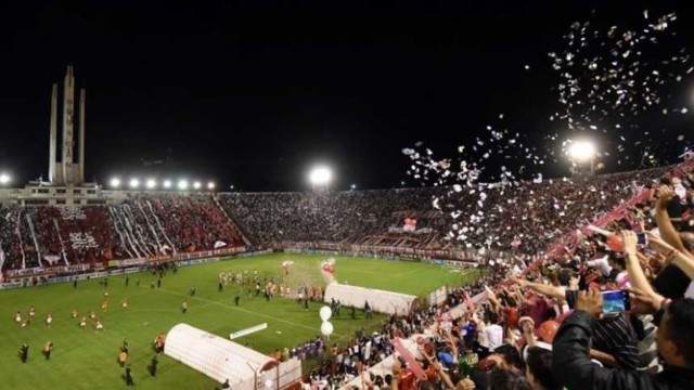 LeaSanchez73's tweet photo. #Huracán Les dijimos que teníamos una sorpresa para todos ustedes y acá está.

De la mano de Fer Outon les presentamos este tema que me hizo emocionar mucho ♥

¿Te gusto? Dale RT y ayudá a compartirlo. ¿Está para bailarlo en la previa del falso chino? 🎈

https://t.co/GjPby3l4uN https://t.co/eB8RdufN6l