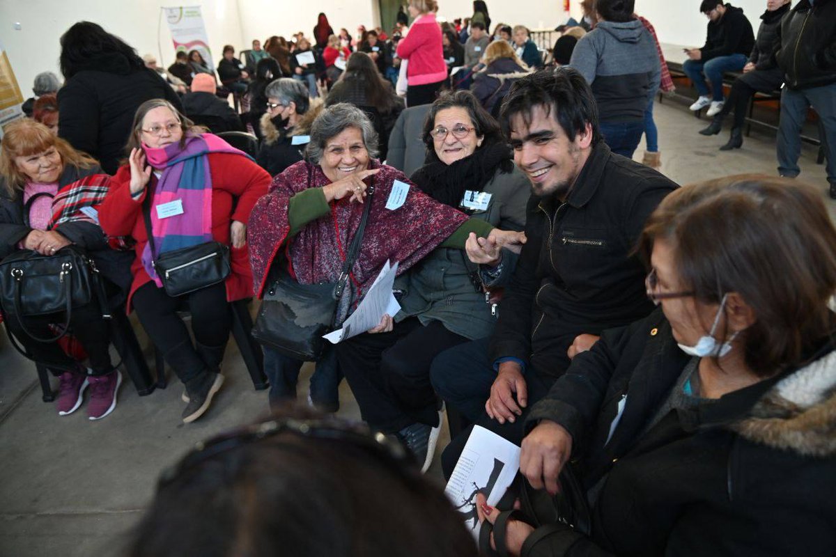 PoliticasPBA's tweet image. Junto al equipo técnico del #ProgramaMásVida del @MinDesarrolloBA , nos seguimos reuniendo con Manzaneras de distintos distritos con el objetivo de seguir fortaleciendo las #RedesComunitarias y el trabajo articulado entre la Provincia, 👇🏼