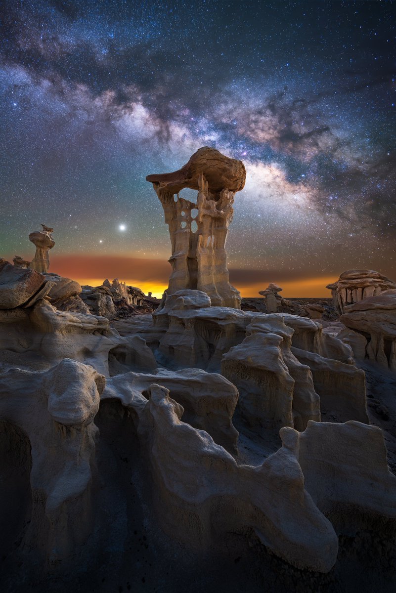 uhd2020's tweet photo. Milky Way over an alien landscape in the New Mexico desert https://t.co/NikxM8GKhn