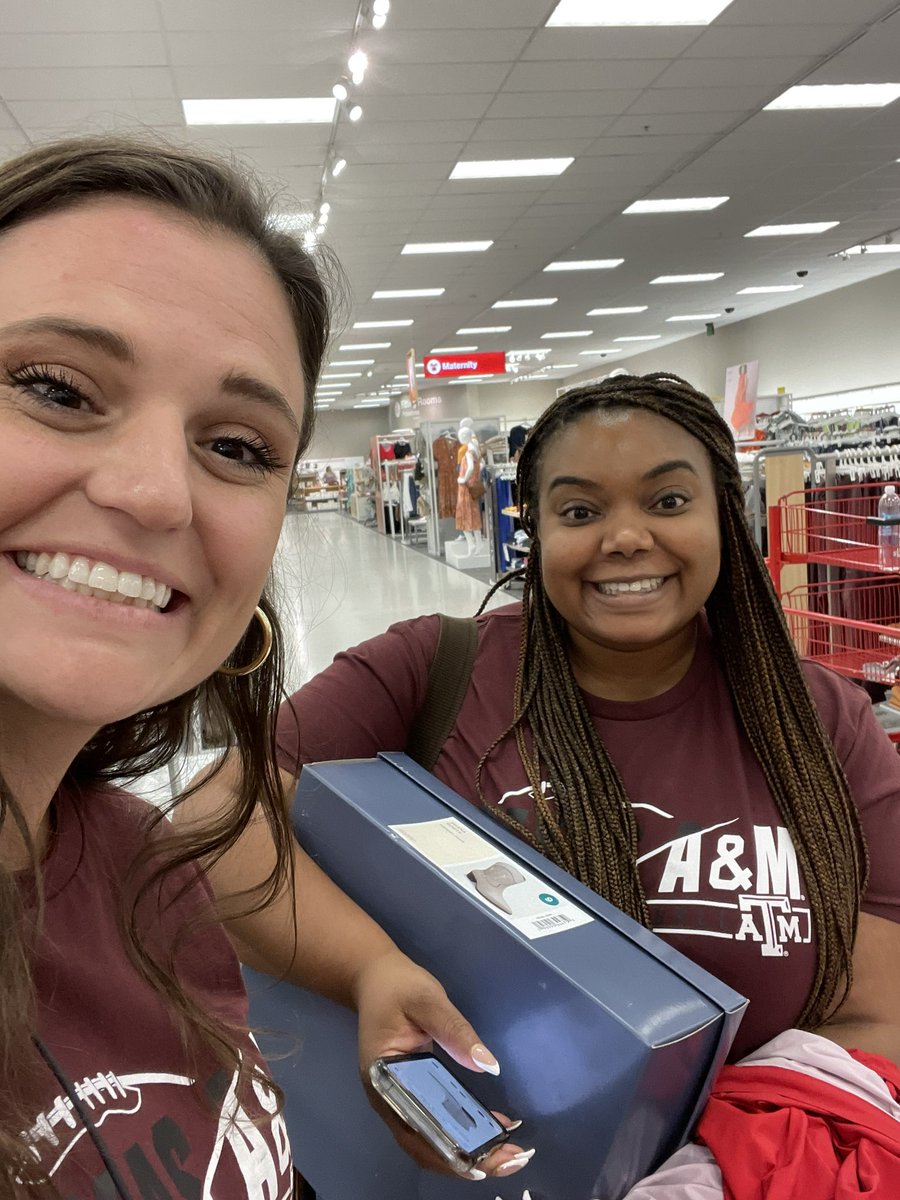 Starting out dorm move-in weekend in the best way! DSD <a href="/JordanLeigh1988/">Jordan Thomas</a> &amp; HRBP <a href="/lkanderson16/">Lauren Anderson</a> came to support and we could not be more appreciative! Thank you for being here and helping us drive sales!! #T2428 #bryantarget #worksomewhereyoulove #gigem <a href="/TAMU/">Texas A&M University</a> #welcomeclassof26