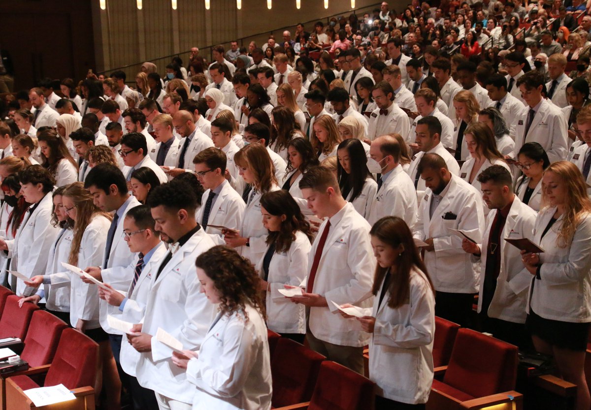 umnmedschool's tweet photo. Today, the class of 2026 joined the medical profession by donning their white coats for the first time 🎉 

#UMNmed2026 | #UMNwhiteCoat2022 | #UMNproud https://t.co/RA9GUcJV0C