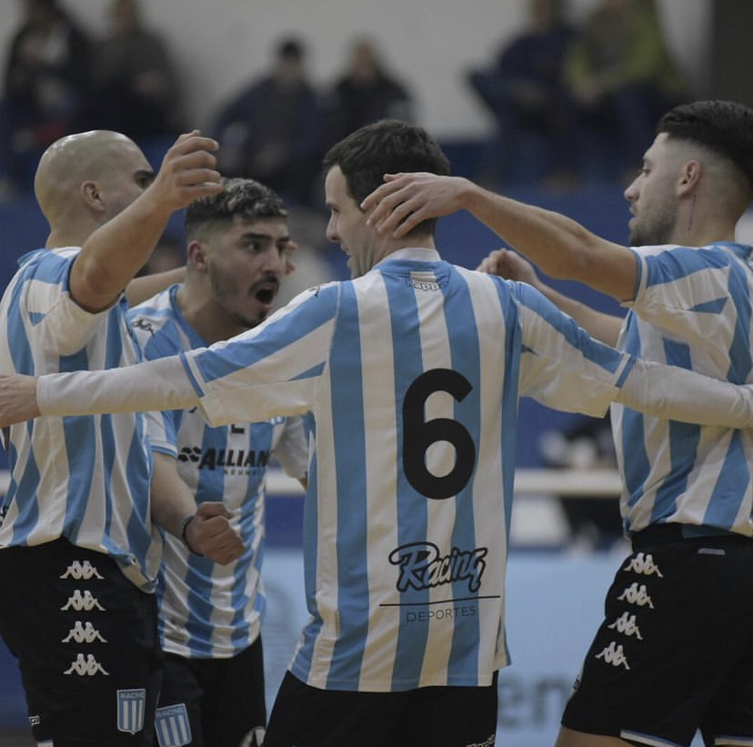 DesdeElCilindro's tweet photo. 🚨¡AHORA!🚨

FUTSAL 

#Racing le gano 6-3 a #Banfield, por la fecha 24 del torneo de #futsal. 

⚽️ Adrian #Rescia 
⚽️ Ezequiel #Alarcon 
⚽️ Oscar #Borghetti 
⚽️ Daniel #Ozuna 
⚽️ Alan #Miño 
⚽️ Guido #Merella 

📸 @alejfigueiredo https://t.co/ZLA1WvQPze