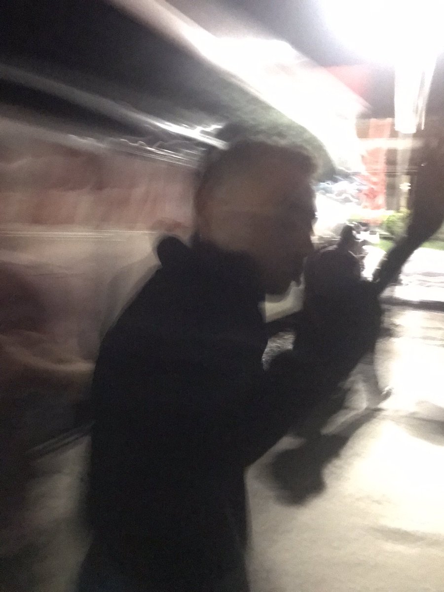 Bagajda feryat figan yavru köpek sesi geliyor. Sıcak ve havasızlıktan korkudan mahvolmuş karton kutuda. Uyarlarsa rağmen kaptan umursamadı “onun genetiğinde var” deyip aynı vaziyette devam etti yola #yazıklarolsunkamilkoç