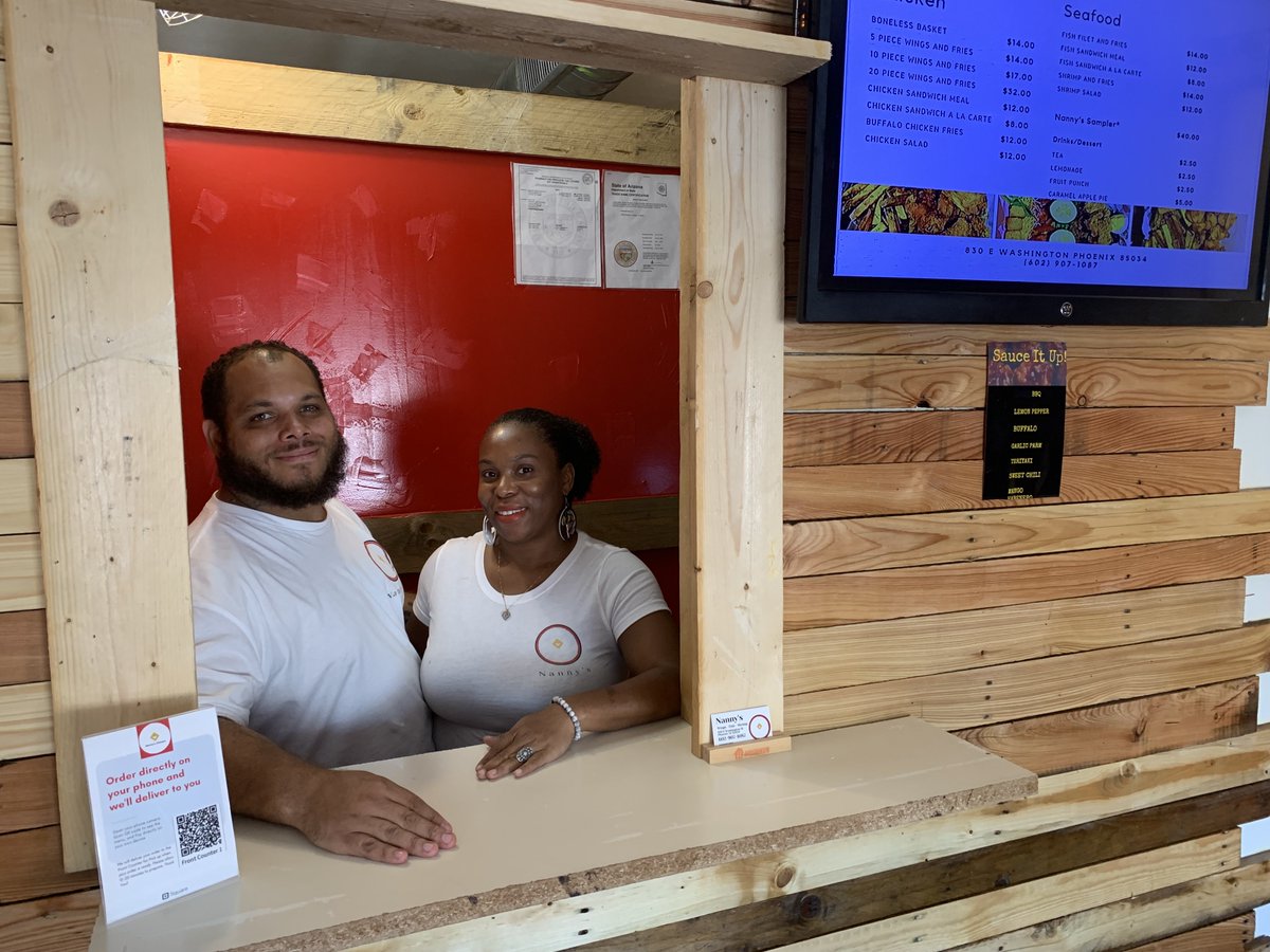 TheStateofBlac1's tweet photo. One of the Black-owned businesses to support in Phoenix is Nannyโs Chicken. For years Andrea Nebors and her husband traveled across the Valley in their popular food truck serving hot fried fish, chicken shrimp, and more. https://t.co/eWGaPfqn4y