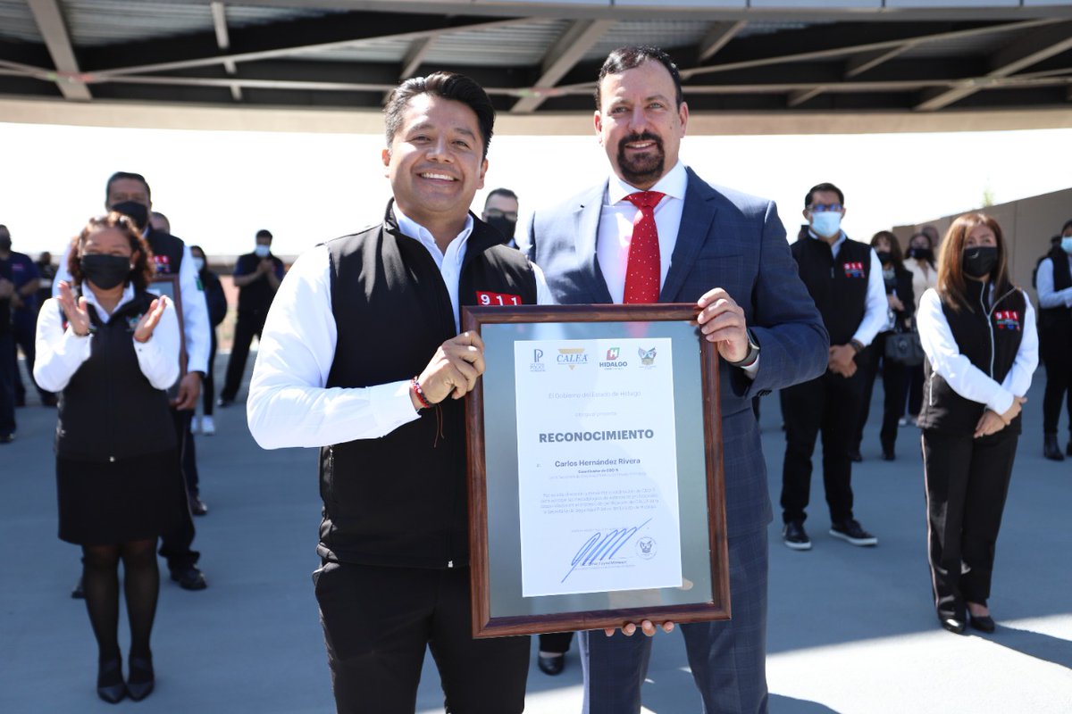 Mauricio_Delmar's tweet photo. En este encuentro, ejecutivos y gerentes de acreditación de la @SSP_Hidalgo, que guiaron la certificación CALEA de tres ejes, recibieron reconocimientos por su destacado desempeño y compromiso.
Por un #HidalgoSeguro https://t.co/a4biMmT3Io