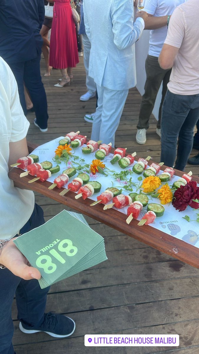 Sofie_vissa's tweet photo. Last night was amazing. 😍The new reserve tequila @drink818 is really good ✔️👍🏼 #malibu #drink818 #tequila #kimk #KendallJenner #sofieVissa #littlebeachhouse https://t.co/xiihEHhQ5T