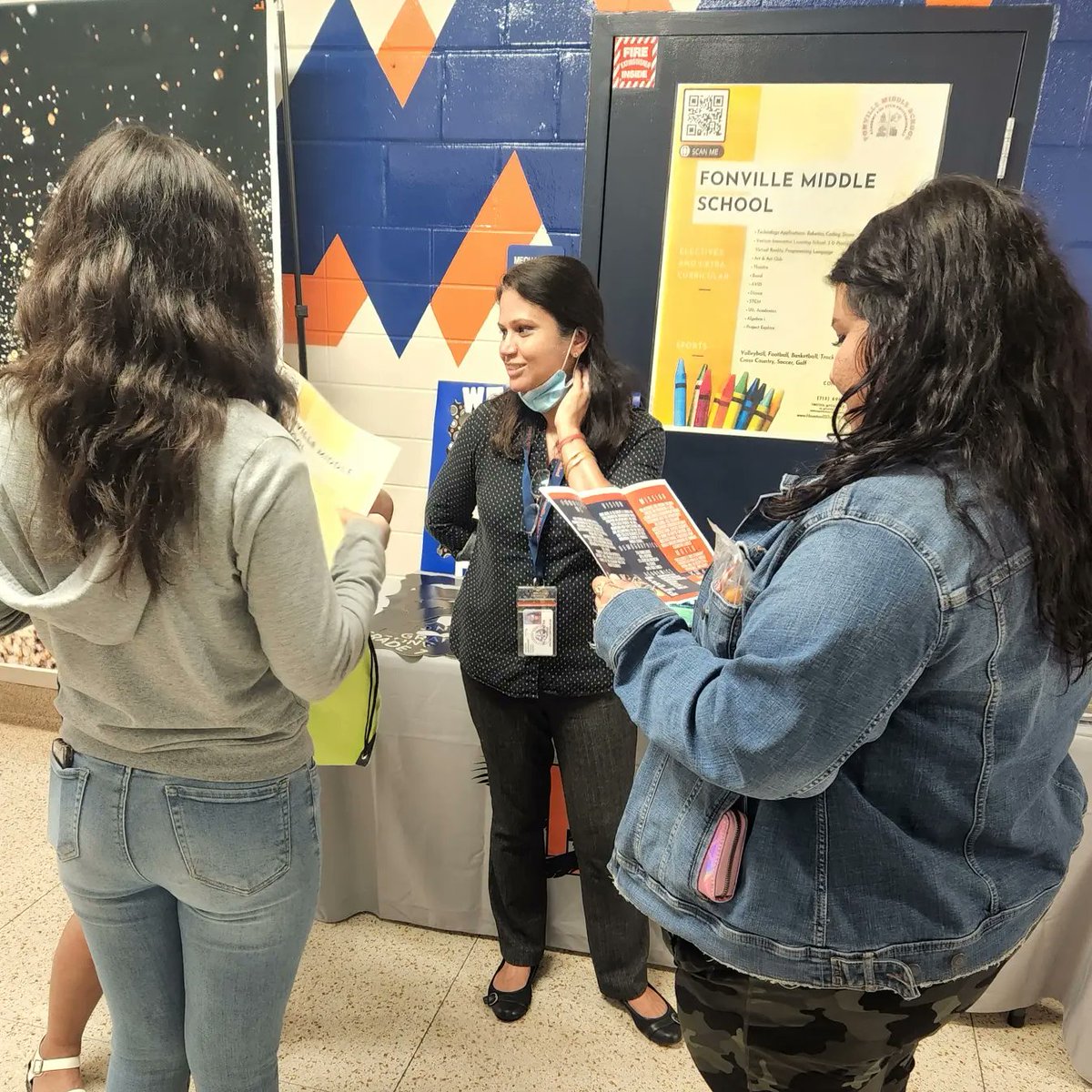 Fonville_MS's tweet photo. We had an amazing time meeting all of our parents and students that came by our meet the teacher this afternoon! Thank you all for showing up! #WeLoveYou #WeAreFonville https://t.co/jumjIDQTI1