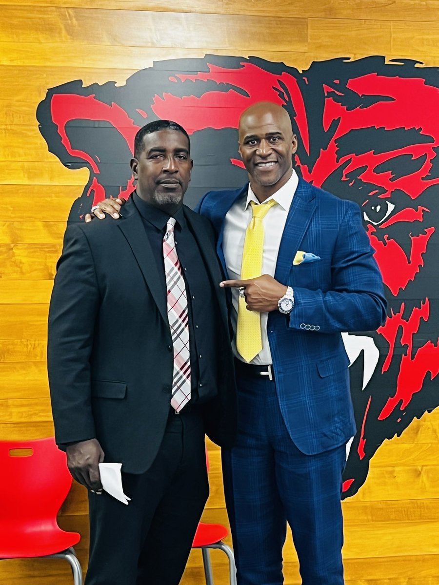 Grizzlyftball's tweet image. 1st Annual Dress for Success Event! Special thanks to Super Bowl Champion Deon Grant! And to our kickoff cookout team!