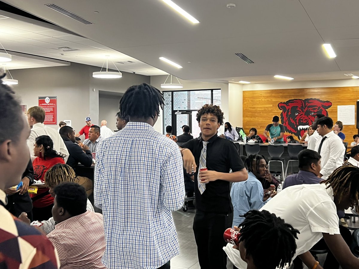 Grizzlyftball's tweet image. 1st Annual Dress for Success Event! Special thanks to Super Bowl Champion Deon Grant! And to our kickoff cookout team!