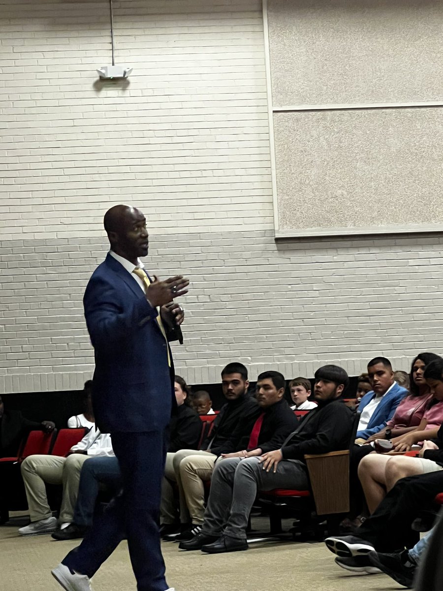 Grizzlyftball's tweet image. 1st Annual Dress for Success Event! Special thanks to Super Bowl Champion Deon Grant! And to our kickoff cookout team!