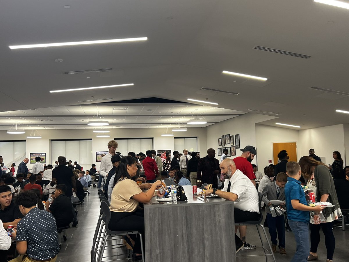 Grizzlyftball's tweet image. 1st Annual Dress for Success Event! Special thanks to Super Bowl Champion Deon Grant! And to our kickoff cookout team!