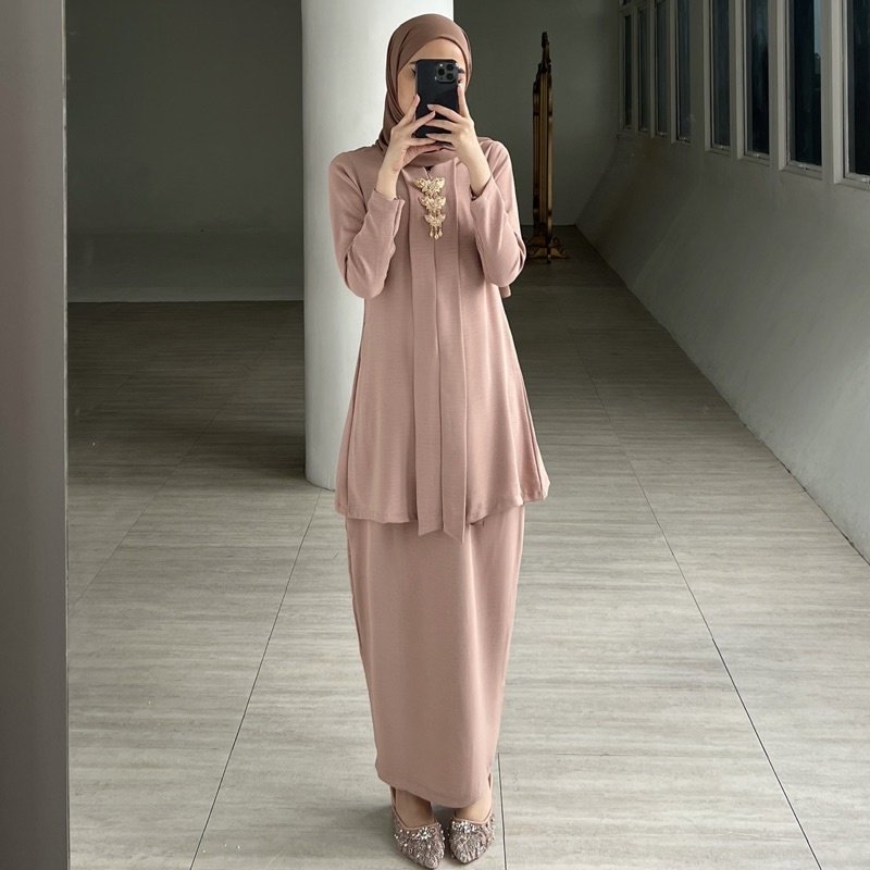 noturaff's tweet photo. Outfit ala melayu
Pilihan warnanya cuantik pollll
Ada pilihan sizenyaa dari S - XXL 😍
Bisa buat hijab/non hijab
 https://t.co/cXWRIeD6nY https://t.co/QthLpcUiKr