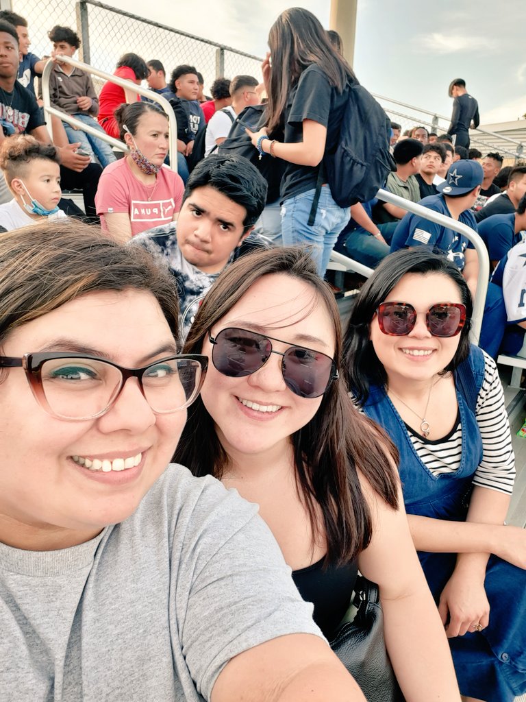 Got to spend time with the amazing @elarmsy and <a href="/msram62/">𝕸𝖘. 𝕽𝖆𝖒𝖎𝖗𝖊𝖟</a> at tonight's pep rally!!! Such a great turnout! #PowerOfUs 🖤💛🖤