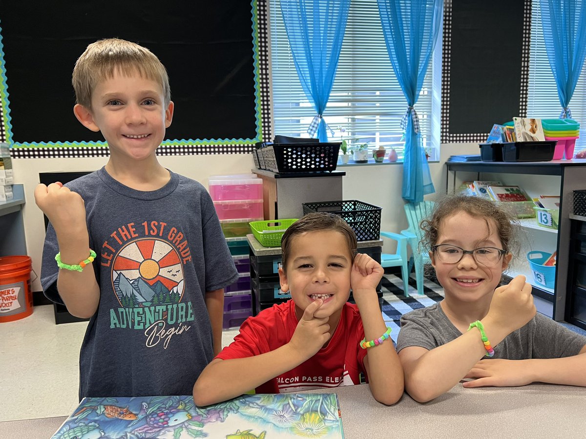 FPE1stGrade's tweet photo. We made class family bracelets with beads that each signify a certain way we are going to treat our class family. #onebigfamily ❤️ https://t.co/fKcOoZL58u