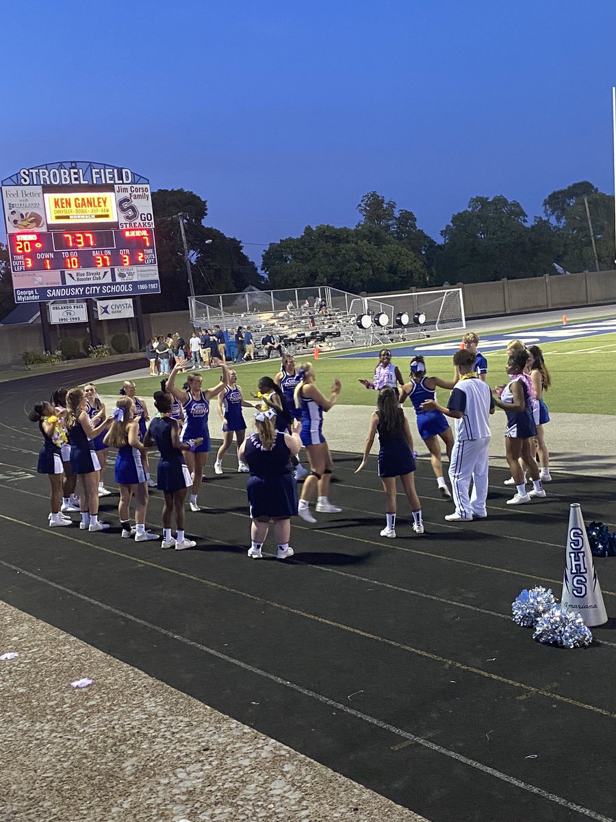 Rambler_SCS's tweet photo. What a wonderful night. Cheerleaders from two teams entertaining the crowd together. https://t.co/p39e6ieFoc