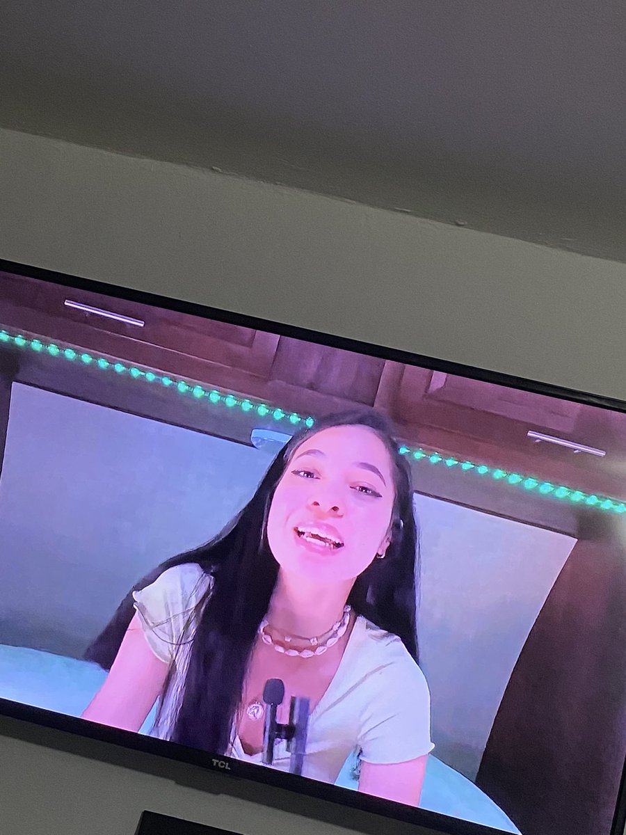 AndrixxG1's tweet photo. La memoria de @soythalyyy me representa cuando se le olvida el intro del video 😅 https://t.co/3LPm5SwWPc