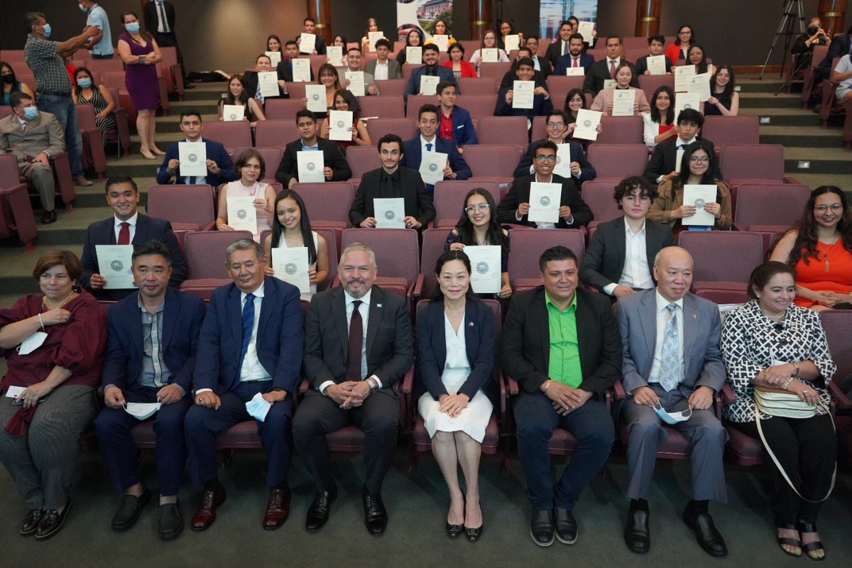 enter504's tweet photo. #Nacionales Taiwán entregó certificados de becas a 49 hondureños para realizar estudios #Becarios #Taiwan #Honduras #Estudios
#BecasTaiwánMOFA #BecasICDF #Becas
https://t.co/Ad90YcKjiE https://t.co/yxyX6gg3rq