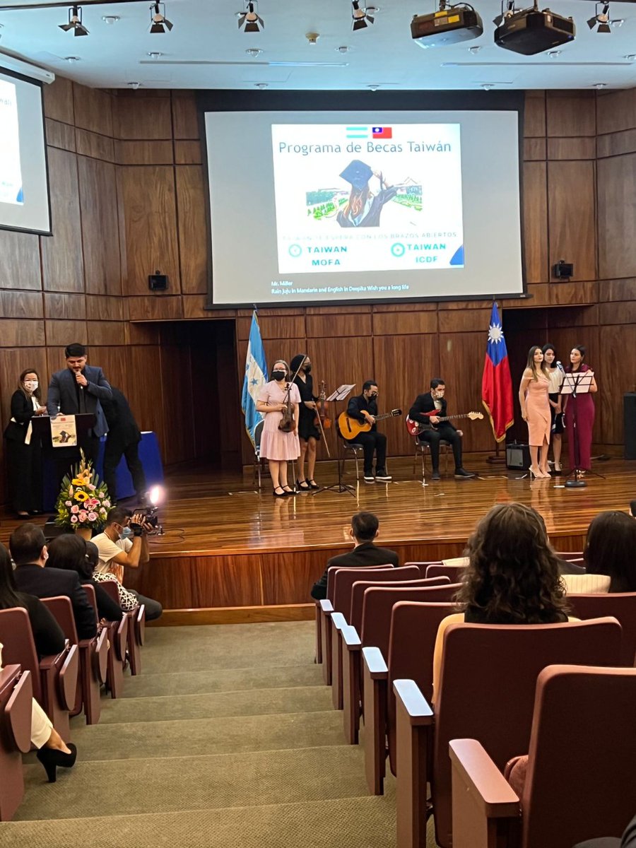 enter504's tweet photo. #Nacionales Taiwán entregó certificados de becas a 49 hondureños para realizar estudios #Becarios #Taiwan #Honduras #Estudios
#BecasTaiwánMOFA #BecasICDF #Becas
https://t.co/Ad90YcKjiE https://t.co/yxyX6gg3rq