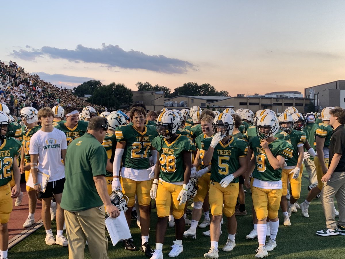 TomLaneWDRB's tweet photo. The JTown 12-and-under Cal Ripken World Champions honored at tonight’s St X-Owensboro football game. Tigers with a 21-14 halftime lead. #firstdownfriday @wdrbnews https://t.co/0otxlpsm8J