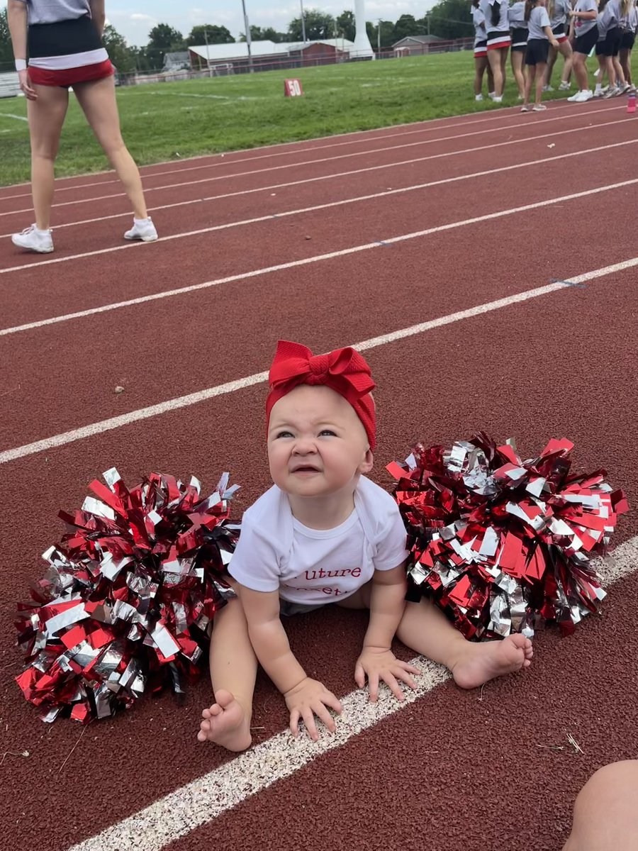 MrsCooperYHS's tweet photo. Evie got to experience her first red and white scrimmage tonight😍🦊 https://t.co/LdWAZNHpjt