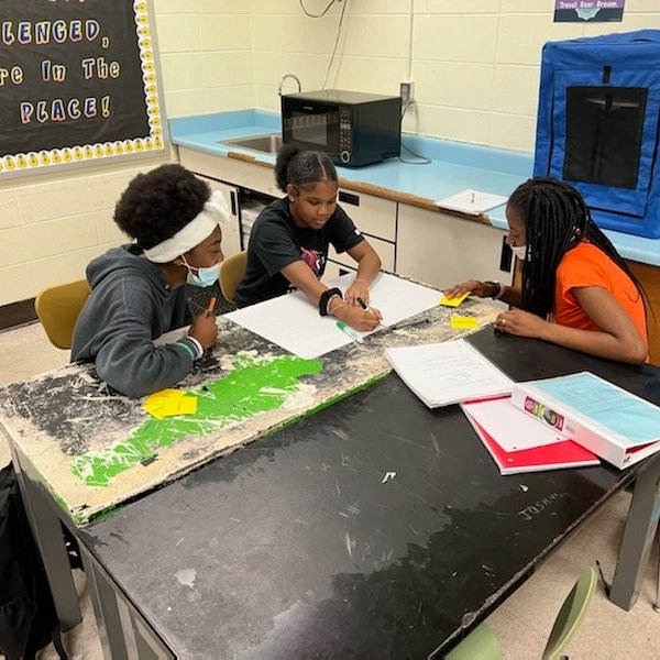 MinorMiddle's tweet photo. @Jefcoed Minor Middle students applying knowledge about matter to classify whether substances are pure substances or mixtures in Mr. Plump's Physical Science class. #learning #education #minormiddle #ms #minormentality #MinorMS #JEFCOED https://t.co/mwHmEYnnVI