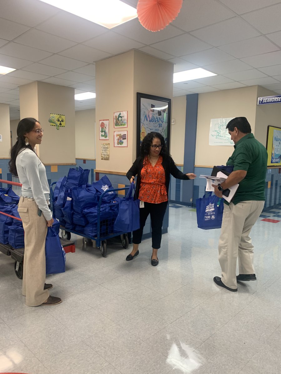 swisd_she's tweet photo. Thank you @UnitedWaySATX for the donation of school supplies for our teachers and students in their classrooms!
#RootEdSkyHarbour
#weareswbychoice
#escregion20 https://t.co/LFSOZ5bgln