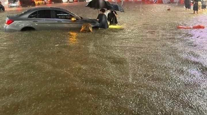 freemm2022's tweet photo. ミャンマーは毎年5月ごろから雨季に入り、雨量の多い7月～９月にかけて各地で洪水や土砂災害が多発します。
これは、山の斜面��谷間で避難生活を送る避難民の方々の命に関わる大きな問題です。
そのため雨季ピークの7月までに安全が確保できる避難所の増設が必要な状況でした。
#ミャンマーを忘れない https://t.co/4kn92hoAdF