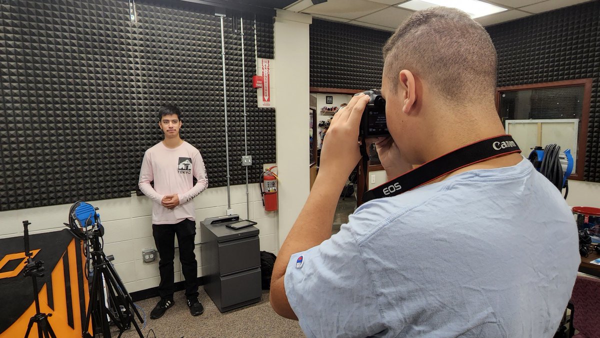 tvteacherpelini's tweet photo. What an incredible (and looooong) first week of school! The students in the digital media program focused on photography, graphic design, and social media all week. Oh, and we watched a lot of movie trailers. https://t.co/cMLUtXrN6s