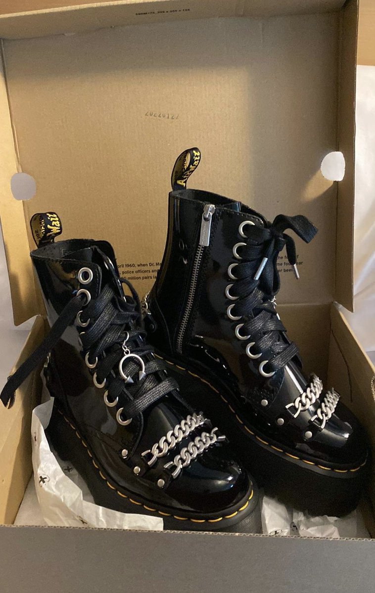 Dingerz's tweet photo. My precious. #drmartens #jadonmax https://t.co/PAxwGz8CwC