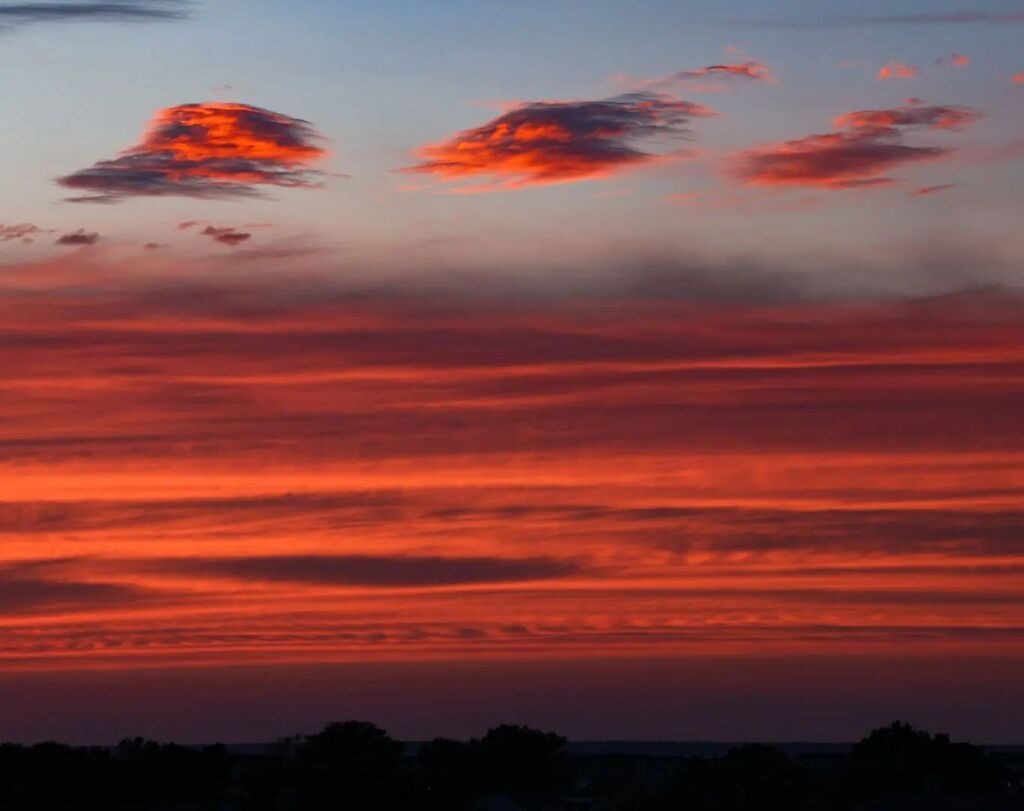 seankardon's tweet photo. 10 minutes after sunset from Brigantine, NJ. #brigantinenj #brigantinebeach #brigantinelife #sunset #sunset🌅 #sunsetsky #postsunset #sunsetclouds #njshore #shorelife #jerseyshore #canon #canon📷 #canoneosR7 #canonR7 #goodnight #goodnightphoto https://t.co/A9jZbPO0ot https://t.co/RzALfk3sN6