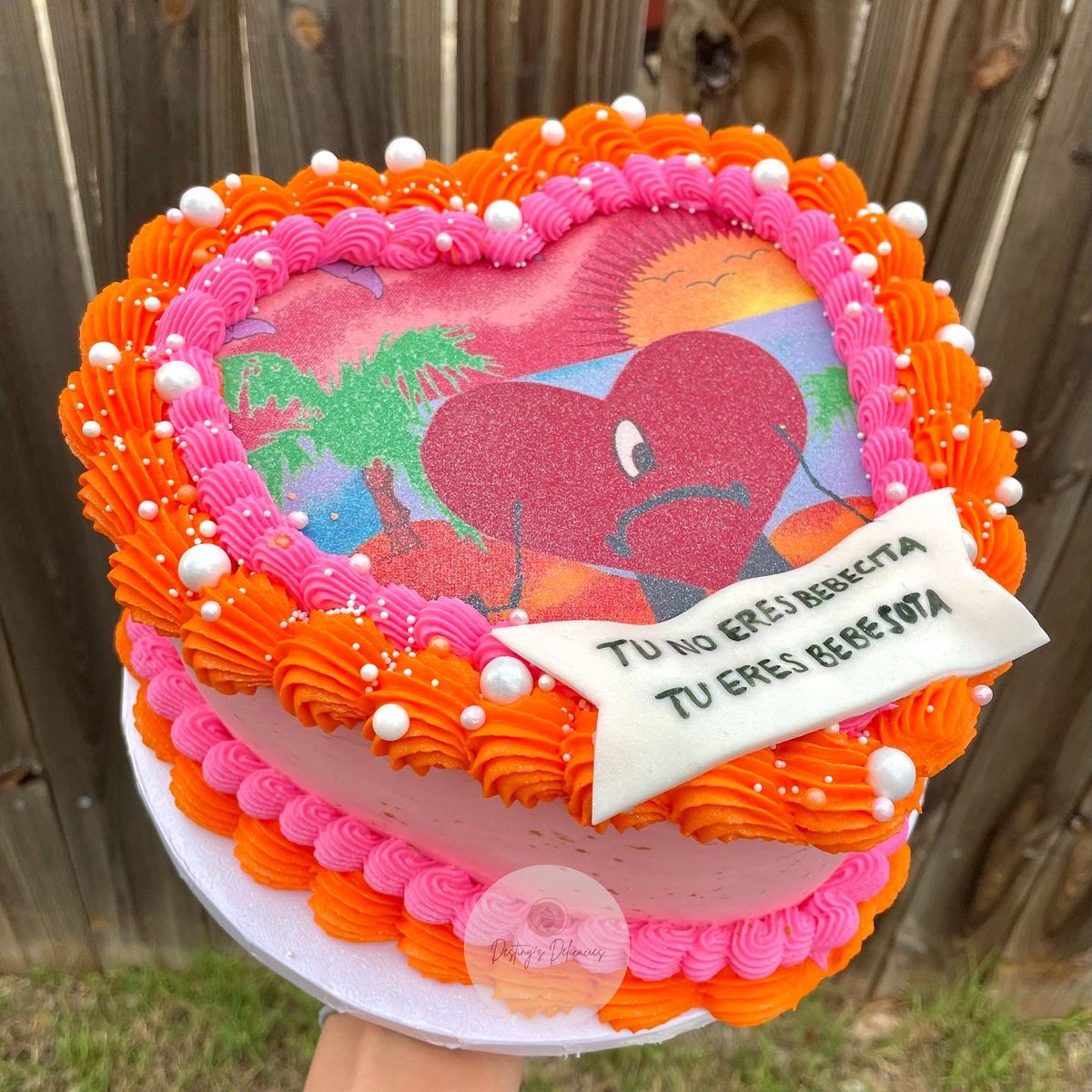 desdelicacies's tweet photo. Bad Bunny Bebecita Cakeβ¨
β’
β’
β’
β’
β’
#badbunny #bebecita #cake #badbunnycake #meportobonito #vanilla #strawberryfilling #pink #orange #heartcake #heart #americanbuttercream #bakery #sanantonio #satx #sanantoniobakery #shopsmall #food #foodie #supportsmallbusiness https://t.co/3ow3zuYsEL