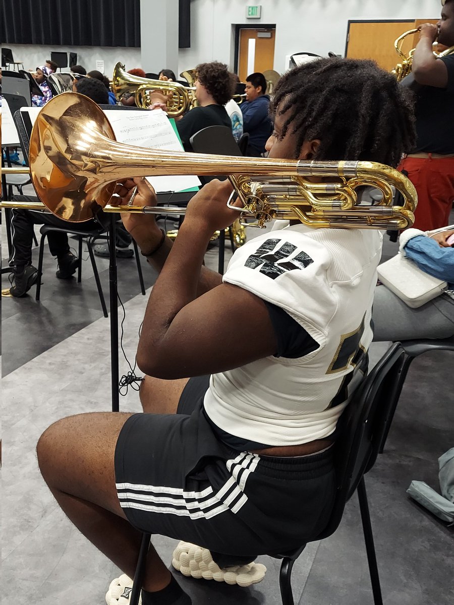 WCPerfArts's tweet photo. We love to see our students pursue multiple interests, like senior @WARRENCENTRALFB players Anesi Akpeokhai (@wchsorchestras) and Erieon Madry (@WarrenBands) making music in class before hitting the field tonight! #WarrenWill encourage students to shine! 🎶🏈 https://t.co/99hmL0sTnz