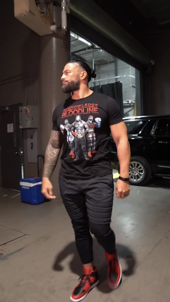 #RomanReigns #Smackdown 

cr: wwe/igvid