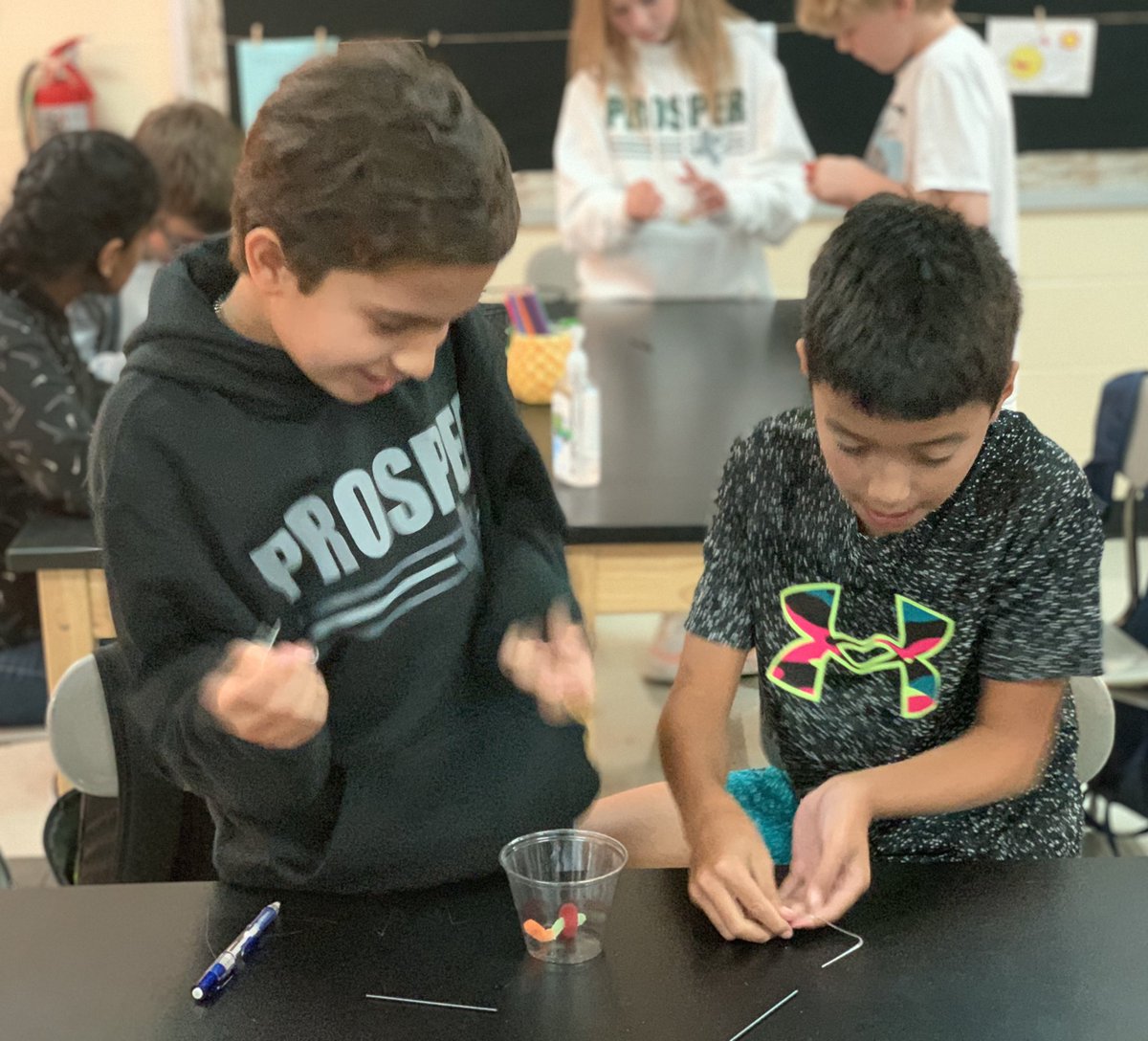 KKuoScience's tweet photo. Can they save Fred the Gummy Worm without using their hands? We’ll find out! 🐛 #stembreak #wearereynolds #prosperproud @PISDReynolds #SaveFred https://t.co/pnorRDEUpK