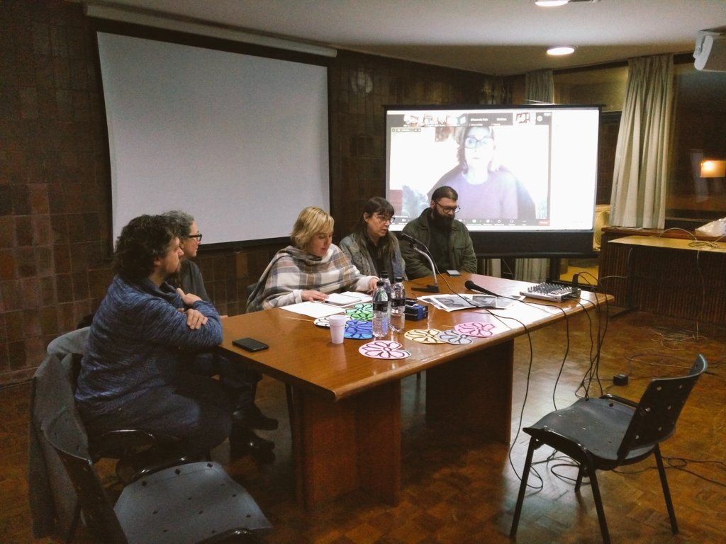 gimeur's tweet photo. Noche muy fría pero con el calor de compañeros/as del Colectivo Castagnetto estuvimos acompañando la presentación del Libro sobre Héctor Castagnetto. #Memoria #HectorPresente https://t.co/AlQzTFFkn6