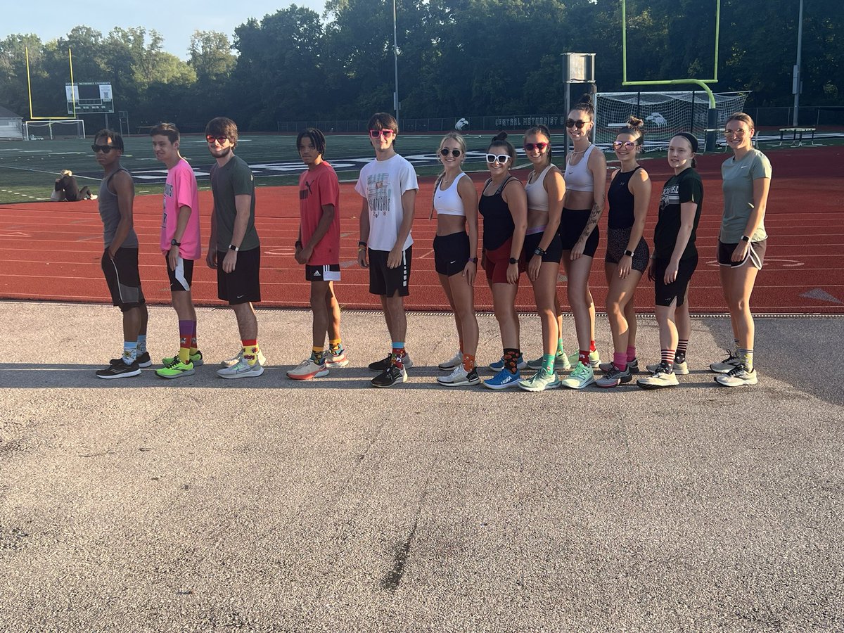 cmueaglesXCTF's tweet photo. Socks and Sunnies this Morning. Great Day for a run. https://t.co/eADbHzlnBj