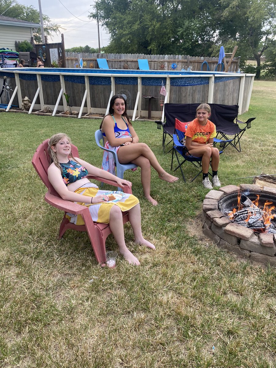 LadyJay_CoachA's tweet photo. First team dinner was a success. Food, fun, and lots of laughter. Only 10 more days til gameday! https://t.co/TCgAbfQAAb