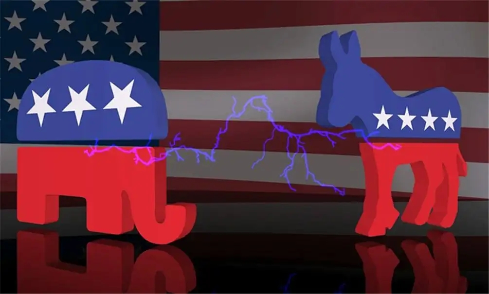 近段时间以来，由于美国经济陷入衰退、通货膨胀率居高不下，美国总统拜登及民主党陷入政治危机。近日进行的多项民意调查都预测称，共和党可能会在2022年11月的中期选举中重击民主党，并获得众议院的控制权。