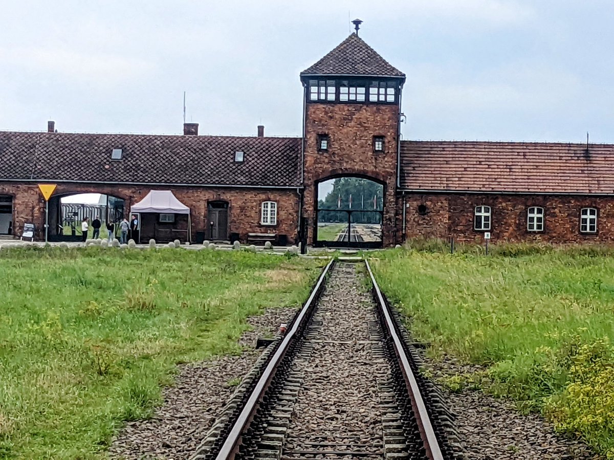 I've decided to do an online presentation on my recent trip to Poland and my father's ancestral home. It's tentatively scheduled for Sept 12 at 8 ET on Zoom. If you followed my posts on Twitter, you know it was an emotional journey.

To be included, send me a DM with your email.