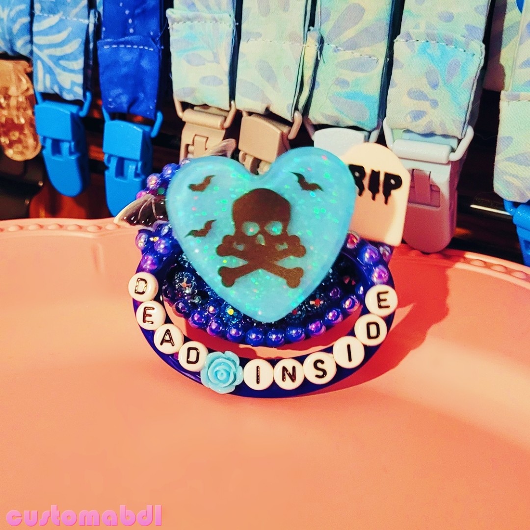 customabdl's tweet photo. Spooky season is upon us 👻🦇 Shop ABDL pacifiers, onesies, bottles, paddles, rope, bondage gear via https://t.co/08GK5vYqDa ♥️ #adultpacifier #ddlg #abdl #ageplay #ravers #ddlb #mdlb https://t.co/xIJSCuRJ1H