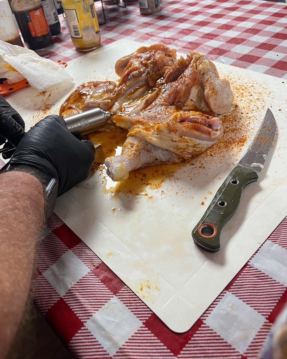 BBQ Bootcamp day 1, ribs &amp; chicken with Chris Marks of Three Little Pigs Rubs &amp; Sauces at Ignite BBQ in Branson. Brisket &amp; Butts tomorrow. #BBQ #C4News #legup #bbqclass #grill <a href="/ChampBBQ/">Three Little Pig's</a> <a href="/BBQspot/">BBQspot</a> <a href="/jdcharcoal/">Jealous Devil</a> <a href="/bransonmissouri/">Branson Missouri</a> <a href="/BransonMoCOM/">BransonMO.com</a>