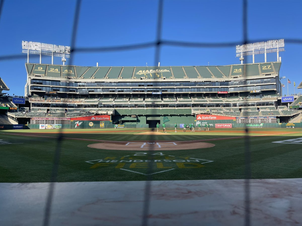 HomePlate Views Like a Boss in Oakland watchin Athletics vs Mariners 
With @Bobsfarms @StudioDcn 
#MustBeNice #Retweet #Oakland #OaklandAthletics #California #Baseball